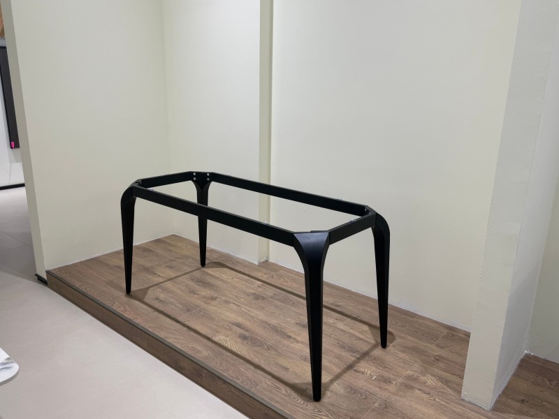 Table leg